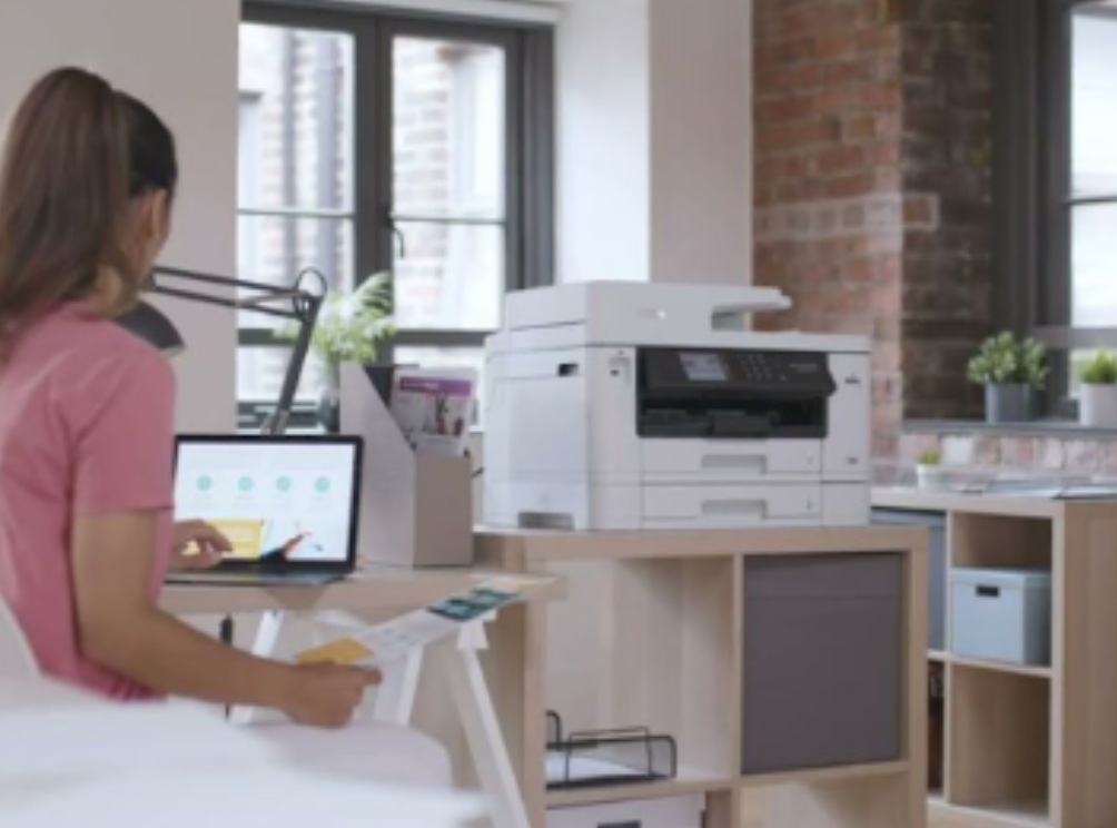 Femme travaillant à domicile